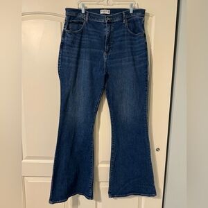 New without tags! Abercrombie flare jeans! Size 35/20 long.